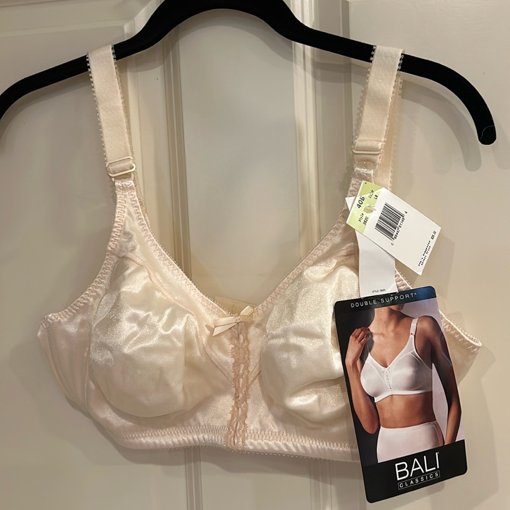 NWT Bali Bra. Size 40B. Cream color